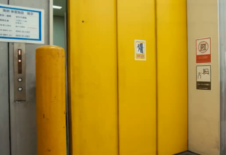 施錠エレベーター